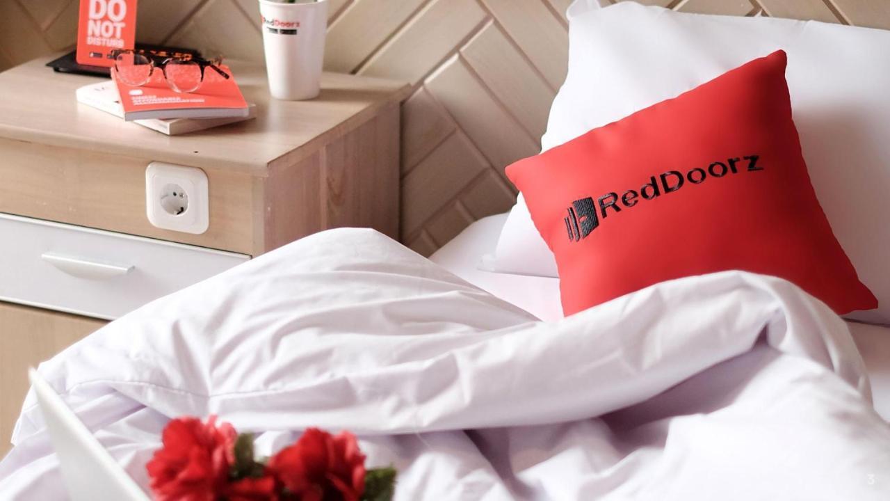 Reddoorz Bamboo Saigon Hotel Su Van Hanh Хошимин Экстерьер фото